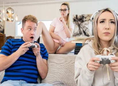 cô bé bị bạn thân chen chân giành lấy người yêu vì say game