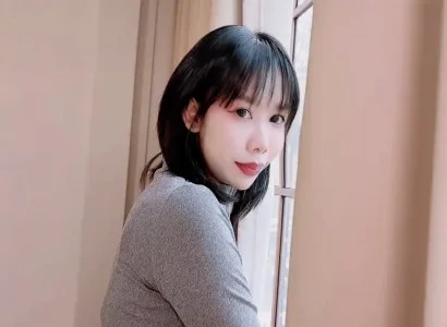 Cô nàng lồn múp xinh tươi gặp chủ nhà và quan hệ tình dục ngay