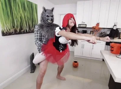 Cô gái nện nhau trong bụi cây