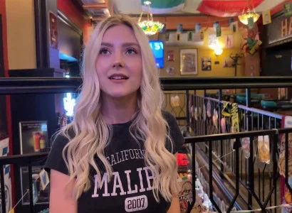 Người quen hẹn hò và đi vào toilet để chịch nhau