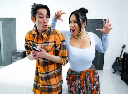 Anh con trai cho mẹ kế xăm trổ hàng múp lên đỉnh