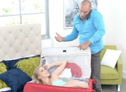 Vali chứa quà thu hút sự chú ý