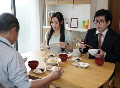 Cô con dâu banh vùng kín ra cho bố chồng quan hệ